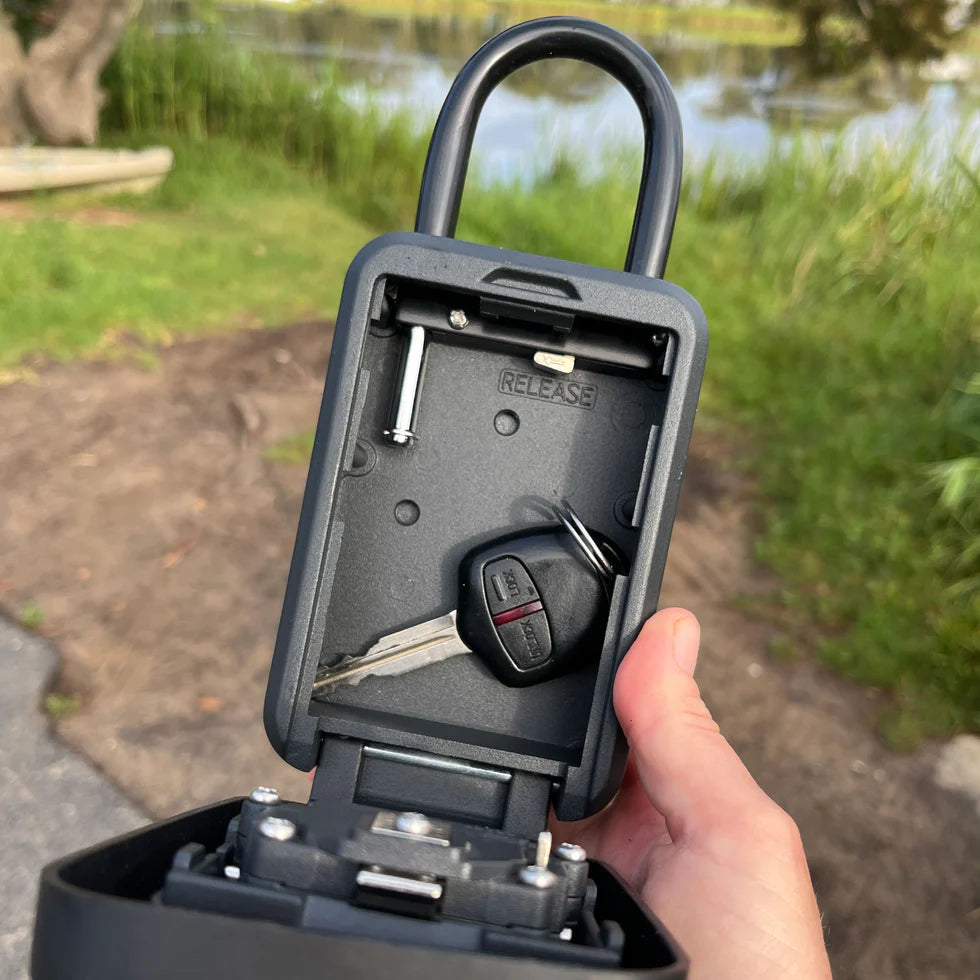 Vaikobi Key Lock Box (VK-266-BK)

HIT THE WATER WITH CONFIDENCE THAT YOUR CAR KEY IS SAFE!

The common problem for all Ocean Athletes is what to do with you car key when you are on the water? Well Vaikobi has you covered with&nbsp;The Vaikobi Keylock Box&nbsp;which will fit majority large modern Vehicle keys and securely store them when you are on the water.